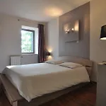Couette-café L'auberge De Vazerat 3*