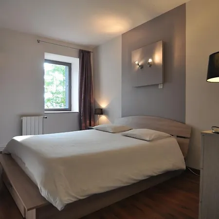 Couette-café L'auberge De Vazerat 3*